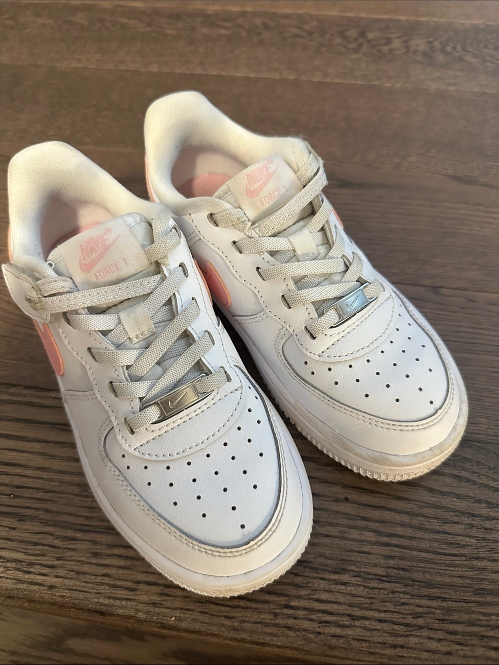 Nike Force 1 Low EasyOn Little Girls Sneaker with Velcro Closure - Picture 9 of 10